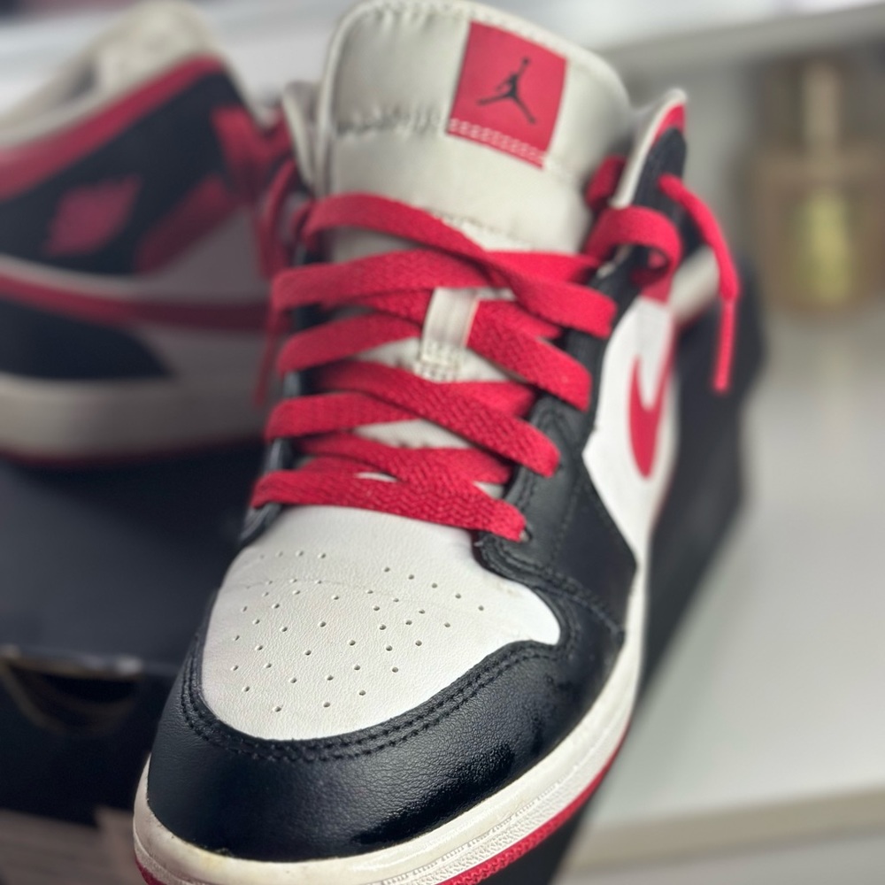Jordan 1’s mid